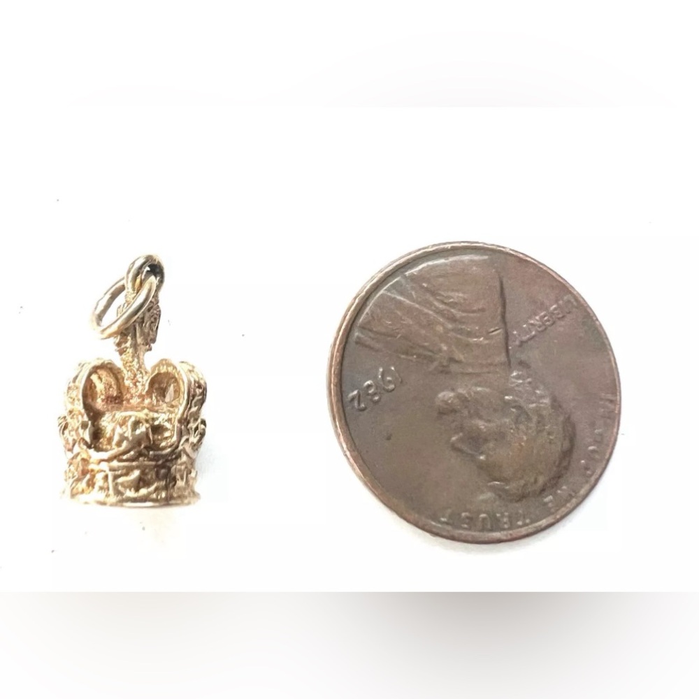 9K 3D Crown Vintage Queen Elizabeth, Princess, Royal, British Charm Pendant - Picture 9 of 9